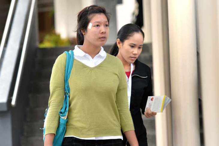 Phạt tù cặp vợ chồng Singapore bắt người giúp việc ăn đồ nôn ói - Ảnh 2.