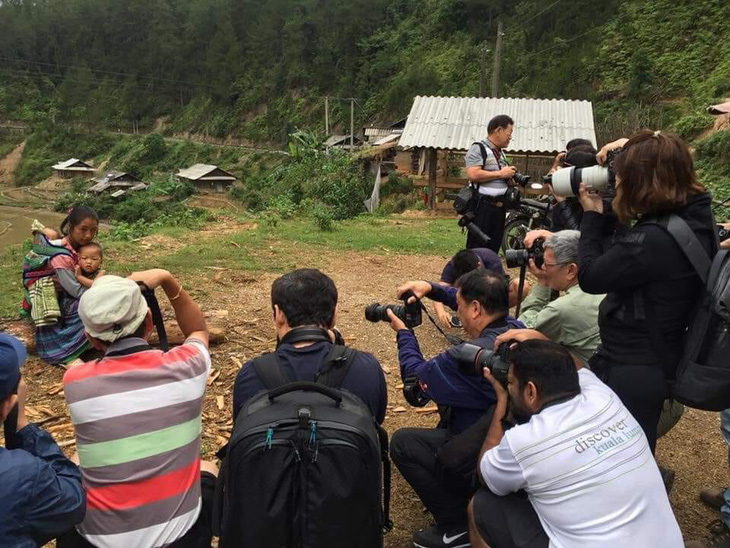 Giới nhiếp ảnh Việt: Ảnh mẹ con người Mông nhận giải 3 tỉ là ảnh sắp đặt - Ảnh 2.