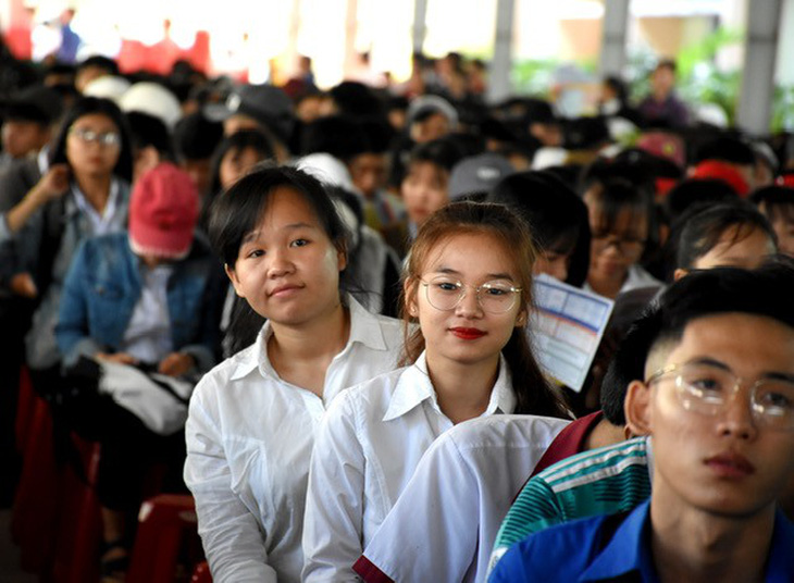 Hơn 4.000 học sinh Bình Định đi nghe tư vấn tuyển sinh 2019 - Ảnh 1.