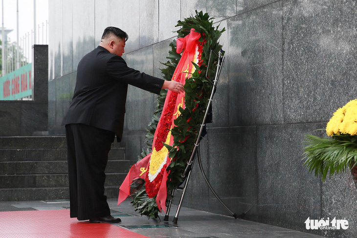 Chủ tịch Kim Jong Un viếng Chủ tịch Hồ Chí Minh trước khi về nước - Ảnh 4.