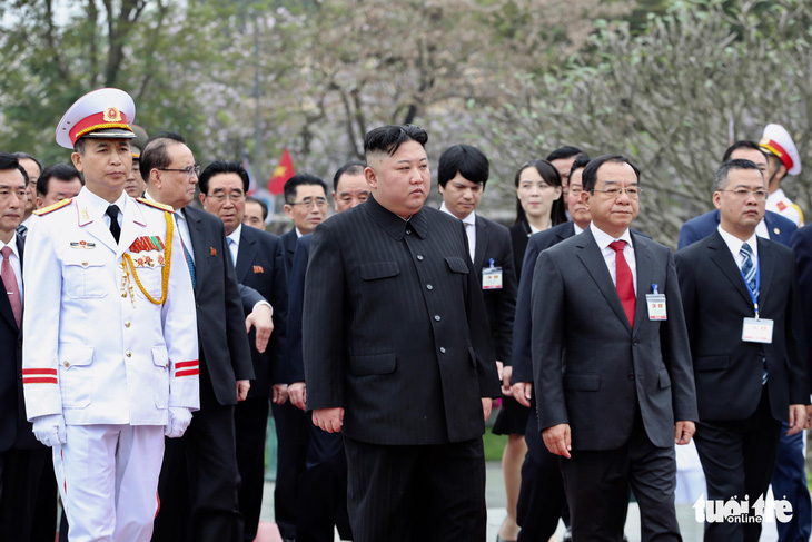 Chủ tịch Kim Jong Un viếng Chủ tịch Hồ Chí Minh trước khi về nước - Ảnh 7.