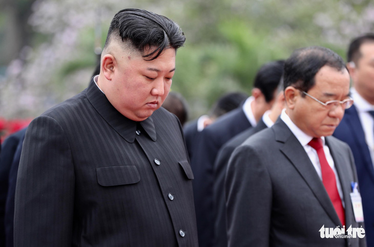 Chủ tịch Kim Jong Un viếng Chủ tịch Hồ Chí Minh trước khi về nước - Ảnh 6.