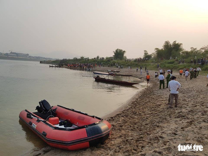 Rủ nhau tắm sông Đà, 8 học sinh chết đuối thương tâm - Ảnh 7.