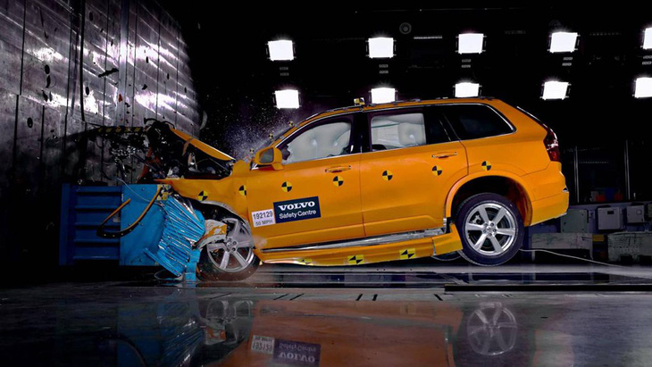 Volvo gắn camera trên xe để giảm tai nạn - Ảnh 1.