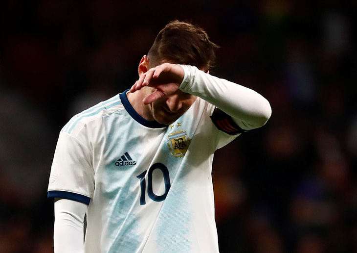 Argentina thua sốc Venezuela trong ngày Messi trở lại - Ảnh 1.