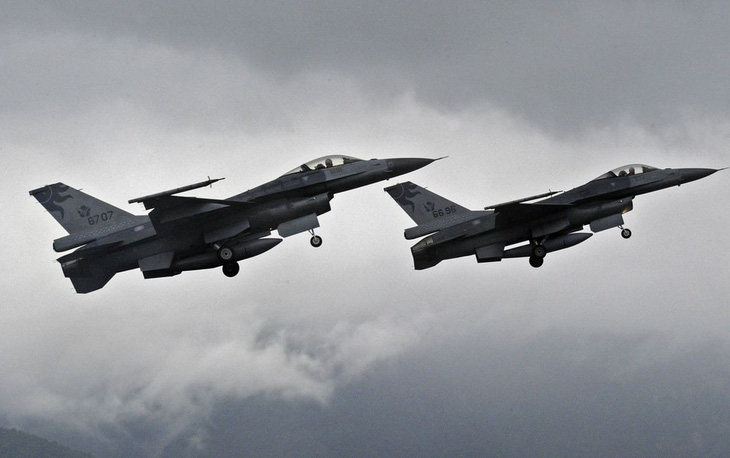 Vừa nghe Mỹ bán tiêm kích F-16 cho Đài Loan, Trung Quốc phản đối mạnh mẽ - Ảnh 1.