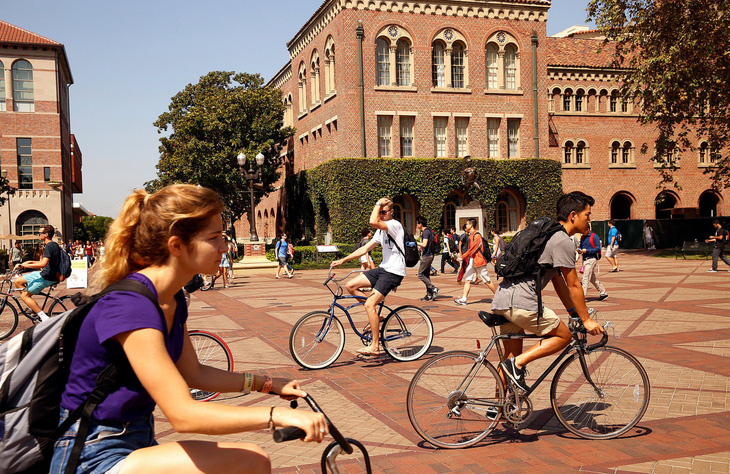 ĐH Yale, Georgetown, Stanford bị học sinh kiện sau bê bối chạy trường - Ảnh 1.