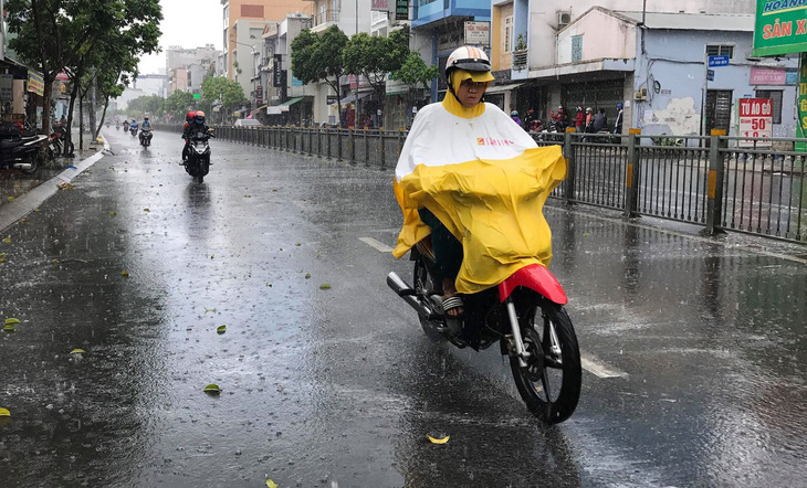 Thời tiết ba miền tuần này khá giống nhau: ngày nắng, đêm mưa dông - Ảnh 1.