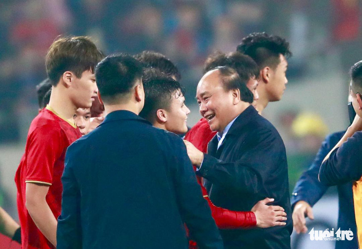 Thủ tướng, Chủ tịch Quốc hội, HLV Park chụp hình cùng tuyển U23 Việt Nam - Ảnh 1.