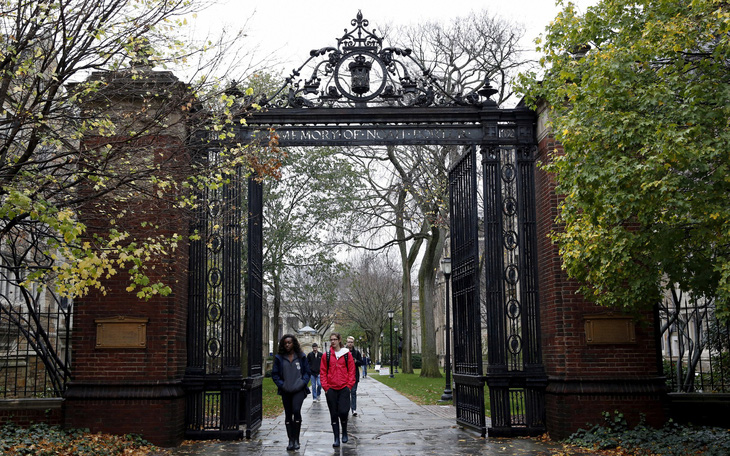 Yale buộc thôi học nhưng không nêu tên sinh viên trong đường dây 