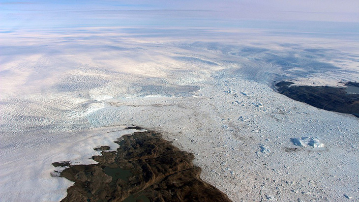 Sông băng ở Greenland dày lên sau nhiều năm tan chảy - Ảnh 1.