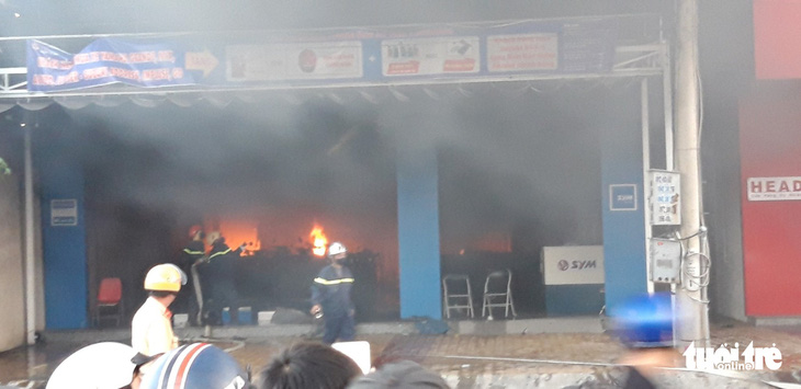 Tiền Giang: Cháy lớn tại cửa hàng xe gắn máy, nhiều xe bị thiêu rụi - Ảnh 4.