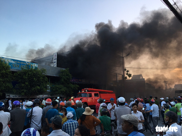 Tiền Giang: Cháy lớn tại cửa hàng xe gắn máy, nhiều xe bị thiêu rụi - Ảnh 3.