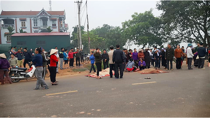 Tai nạn thảm khốc giữa xe khách và đoàn đưa tang: 7 người chết - Ảnh 5.