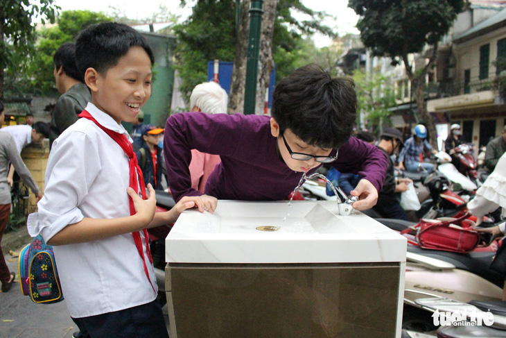Trụ nước sạch miễn phí ở Hà Nội: Lắp 3 chỉ còn hoạt động 2 - Ảnh 7.