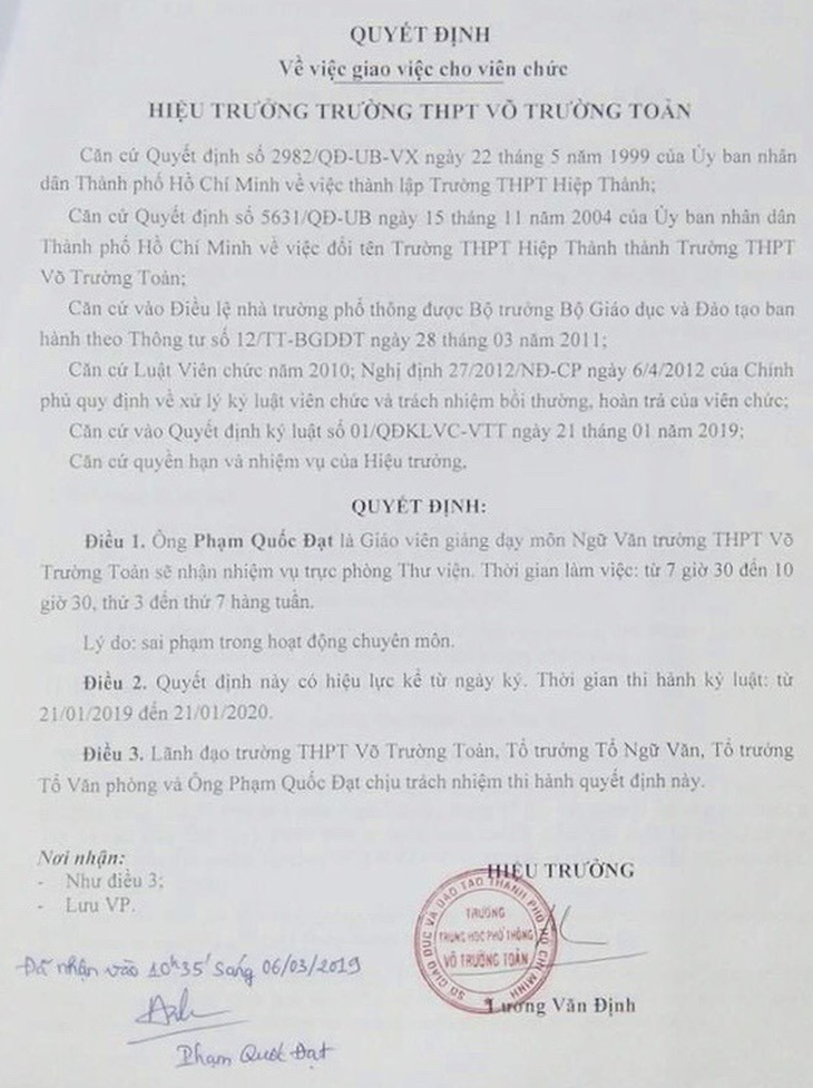 Bị đình chỉ dạy, thầy giáo ở TP.HCM kiện hiệu trưởng, đòi bồi thường 80 triệu - Ảnh 2.