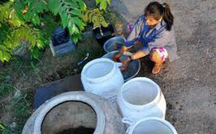 Dời ống nước để thi công, hàng trăm hộ dân mua nước sạch giá ‘cắt cổ’