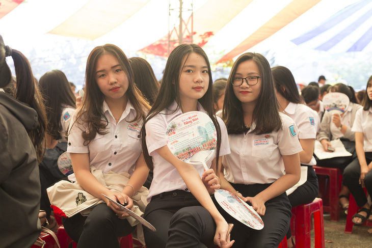 5.000 học sinh Phú Yên rộn ràng ngày Tư vấn tuyển sinh - Ảnh 3.