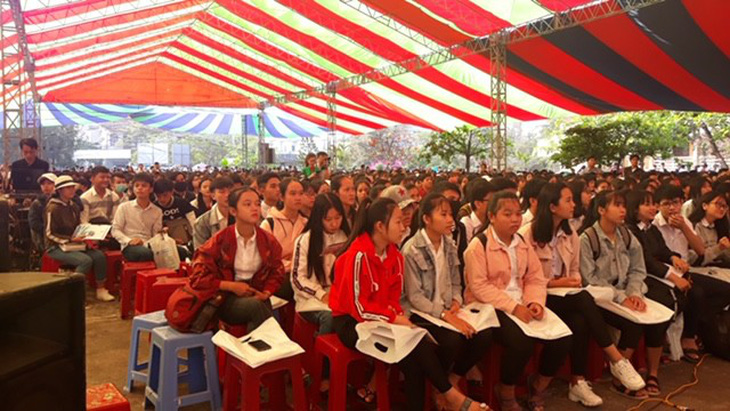 5.000 học sinh Phú Yên rộn ràng ngày Tư vấn tuyển sinh - Ảnh 5.