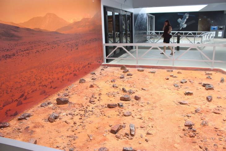 Ghé Trung tâm vũ trụ Kennedy tham quan sao Hỏa - Ảnh 1.