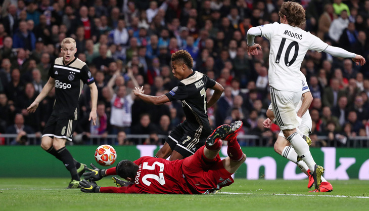 Đè bẹp Real Madrid 4-1 tại Bernabeu, Ajax hiên ngang vào tứ kết - Ảnh 2.