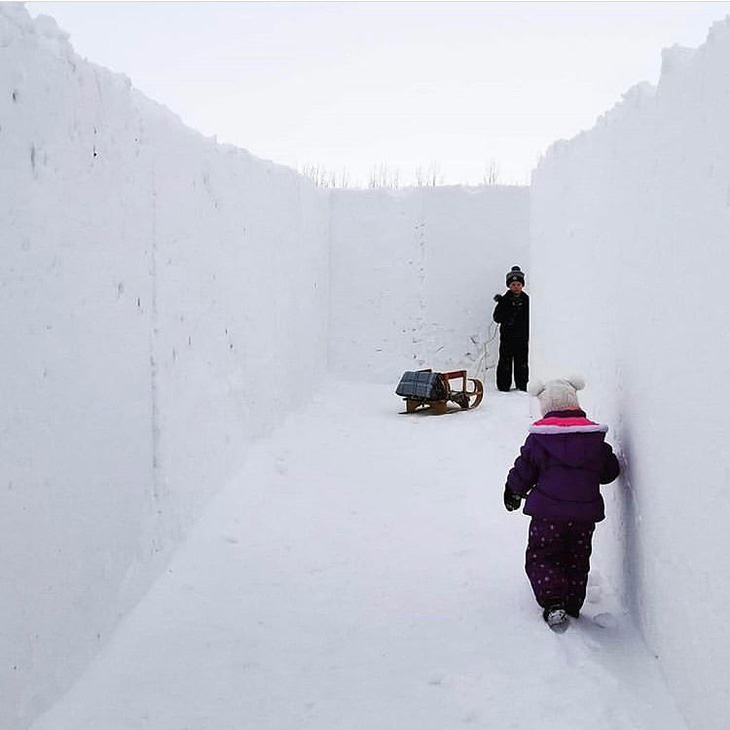 Một nông dân Canada xây mê cung tuyết lớn nhất thế giới - Ảnh 2.