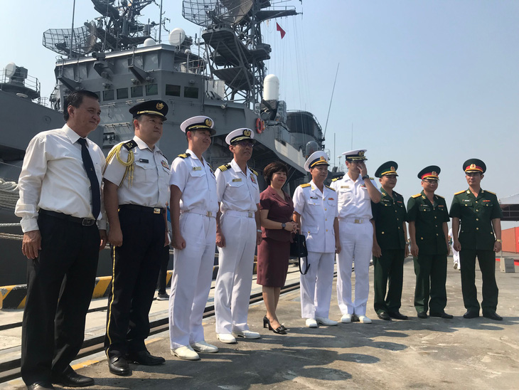 Tàu lực lượng phòng vệ trên biển Nhật Bản thăm Đà Nẵng - Ảnh 2.