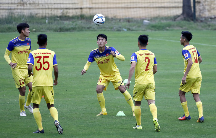 U-23 Việt Nam đón hai trợ lý mới ngày đầu tập trung - Ảnh 1.