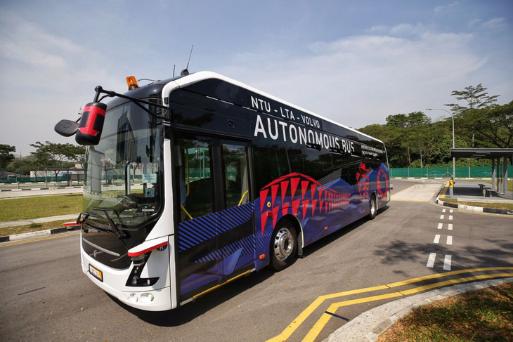 Singapore ra mắt xe bus điện không người lái đầu tiên trên thế giới - Ảnh 1.