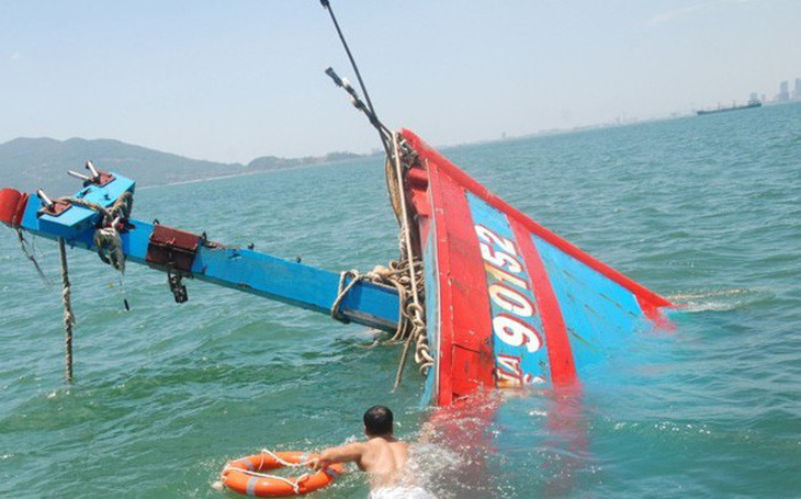 Một tàu cá Quảng Ngãi bị tàu Trung Quốc đâm chìm trên biển Hoàng Sa