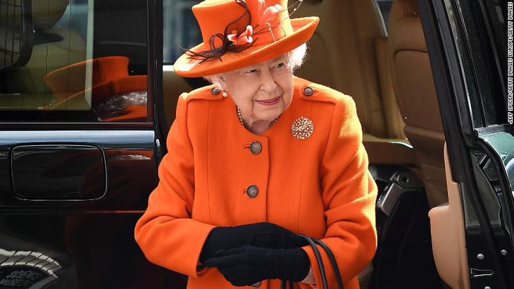 Nữ hoàng Anh lần đầu tiên đăng hình trên Instagram - Ảnh 1.