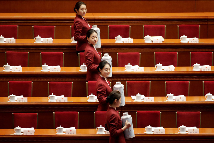 Chuyện trà nước, cấm điện thoại ở kỳ họp Quốc hội Trung Quốc - Ảnh 3.