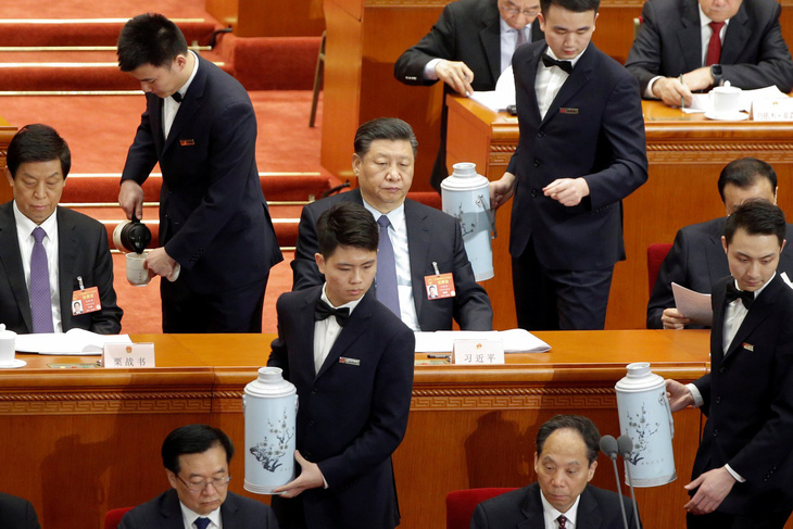 Chuyện trà nước, cấm điện thoại ở kỳ họp Quốc hội Trung Quốc - Ảnh 4.