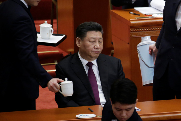 Chuyện trà nước, cấm điện thoại ở kỳ họp Quốc hội Trung Quốc - Ảnh 1.