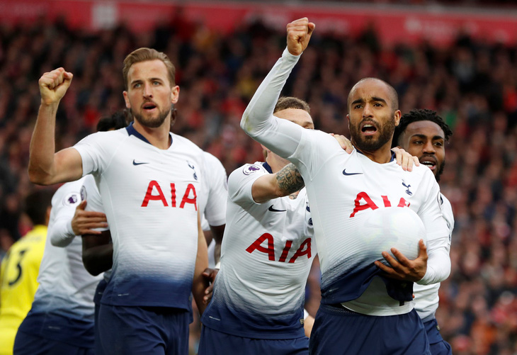 Thắng may mắn Tottenham, Liverpool đoạt lại ngôi đầu bảng - Ảnh 2.