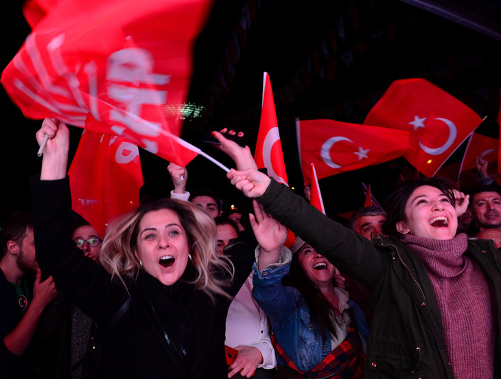 Bầu cử địa phương ở Thổ Nhĩ Kỳ: căng thẳng, đảng cầm quyền thoái bước - Ảnh 1.