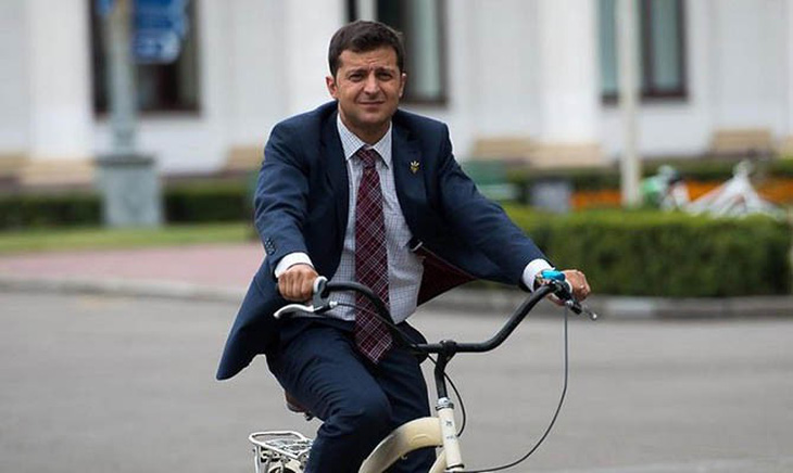 Diễn viên hài Vladimir Zelensky dẫn đầu cuộc đua tổng thống Ukraine - Ảnh 1.