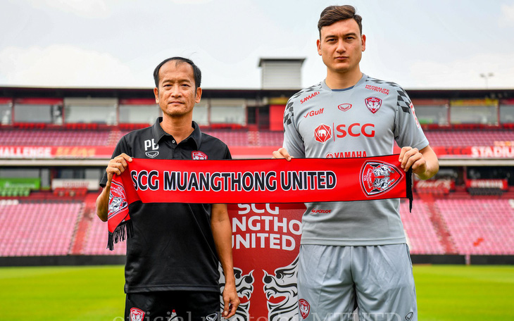 HLV của thủ môn Văn Lâm ở Muangthong United từ chức