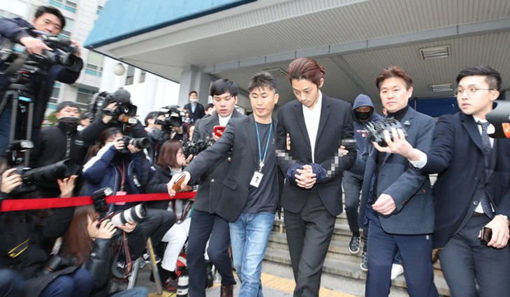 Jung Joon Young có thể bị truy tố tội quay lén và phát tán video sex - Ảnh 2.