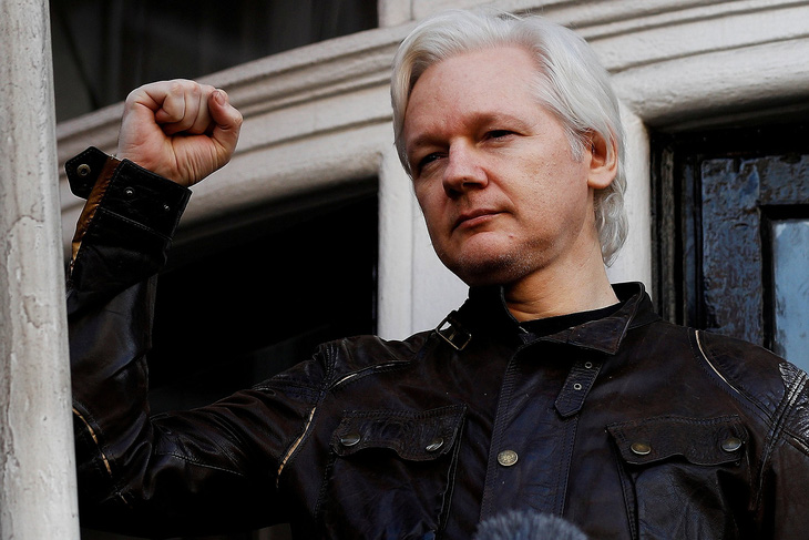 Ông trùm WikiLeaks bị cảnh sát Anh bắt - Ảnh 1.