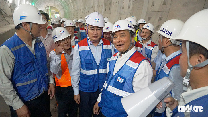 Thủ tướng: Phải hoàn thành dự án metro số 1 cuối năm 2020 - Ảnh 1.