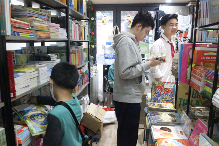 Triệu tủ sách, ngàn hội thảo sách, người Việt chỉ đọc 0,8 cuốn mỗi năm! - Ảnh 1.