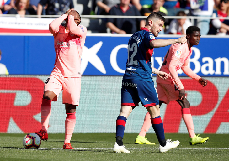 Vắng Messi, Barca bị đội chót bảng Huesca cầm chân - Ảnh 1.