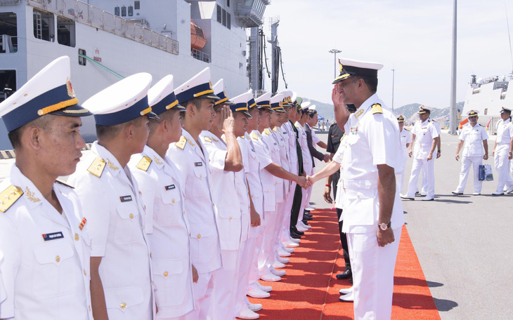 Hai tàu hải quân và 735 sĩ quan, thủy thủ Ấn Độ thăm Khánh Hòa