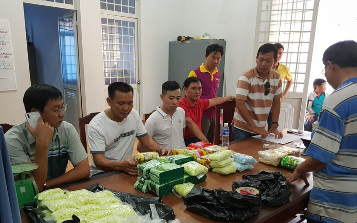 Bắt 2 người nghi mang 26,6kg ma túy từ Campuchia về Việt Nam
