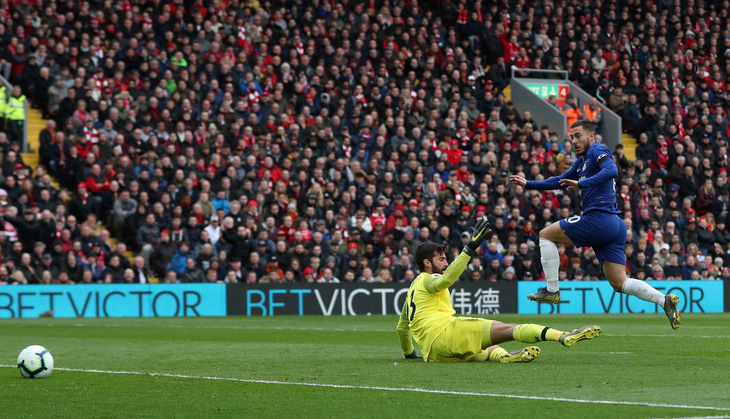 Salah lập siêu phẩm, Liverpool hạ Chelsea trở lại đỉnh bảng - Ảnh 3.