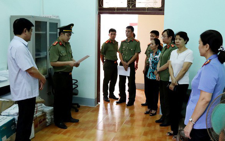 Cấm thi hay không thí sinh gian lận điểm thi?