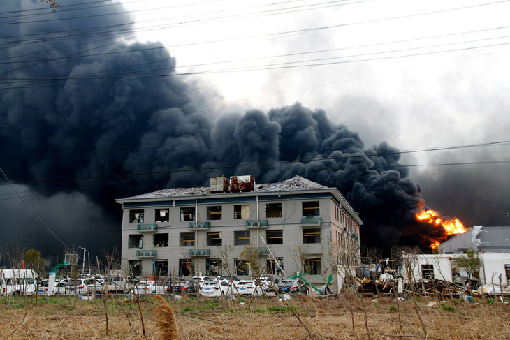 Cháy hóa chất tại nhà máy dược Trung Quốc, 10 người thiệt mạng - Ảnh 1.