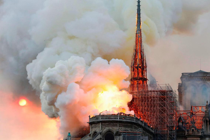 Cháy Nhà thờ Đức Bà Paris: dân Pháp buồn và sốc nhưng không ai chửi bới - Ảnh 1.