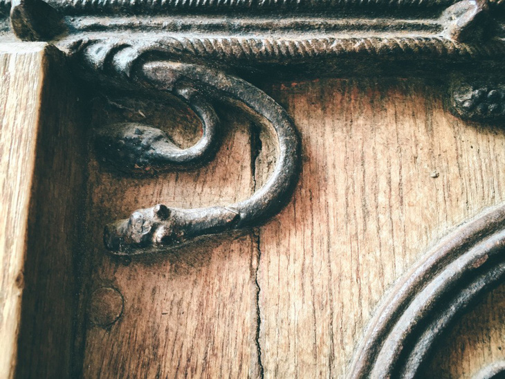 Cánh cửa Nhà thờ Đức Bà Paris bị xem là tác phẩm của quỷ - Ảnh 5.